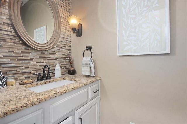 1321 N 158th Court, Basehor, KS 66007