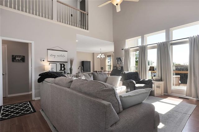 1321 N 158th Court, Basehor, KS 66007