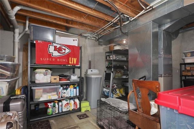 1321 N 158th Court, Basehor, KS 66007