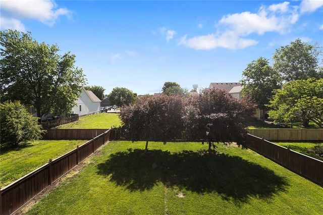 1321 N 158th Court, Basehor, KS 66007