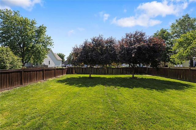 1321 N 158th Court, Basehor, KS 66007