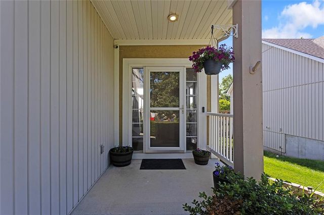 1321 N 158th Court, Basehor, KS 66007