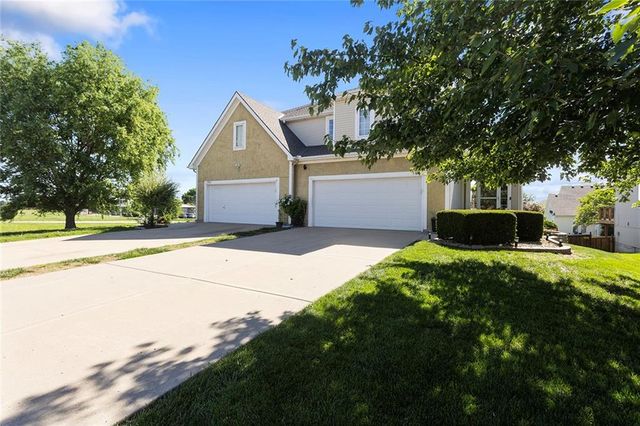 1321 N 158th Court, Basehor, KS 66007