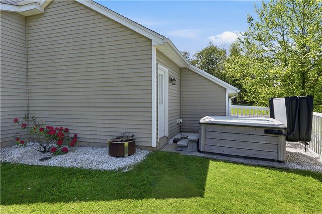 1064 Fawn Wood Drive, Webster, NY 14580