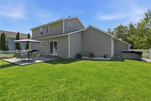 1064 Fawn Wood Drive, Webster, NY 14580