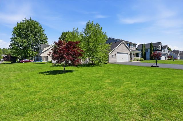1064 Fawn Wood Drive, Webster, NY 14580