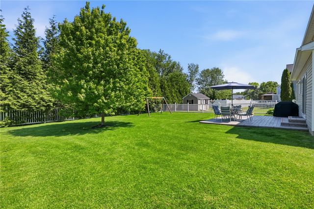 1064 Fawn Wood Drive, Webster, NY 14580