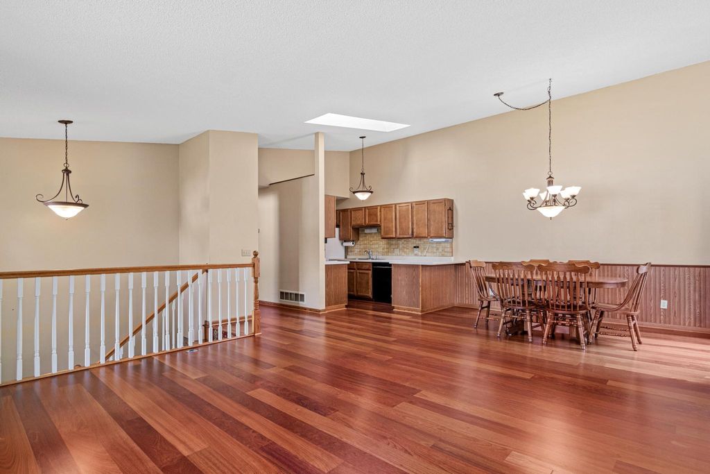 1314 Deercliff Lane, Eagan, MN 55123 — photo 3