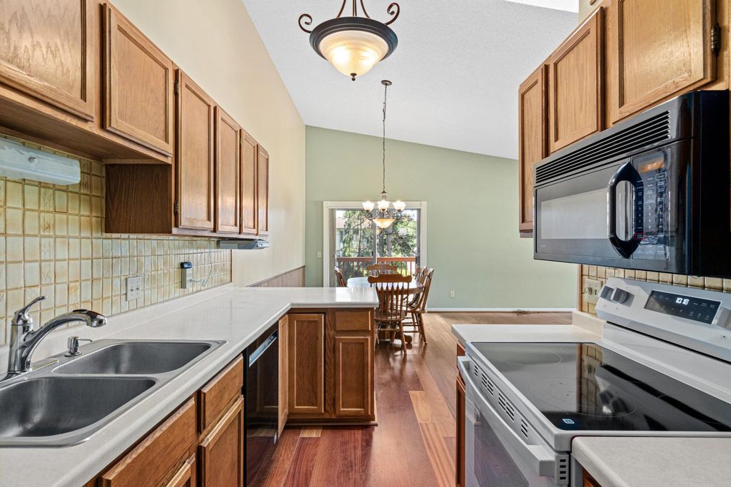 1314 Deercliff Lane, Eagan, MN 55123 — photo 5