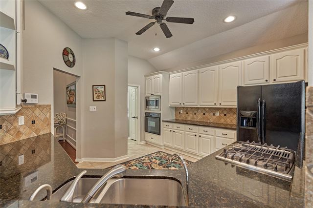 197 Monterrey Road E, Montgomery, TX 77356