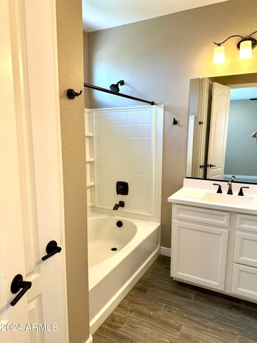 2930 E Sunland Avenue, Phoenix, AZ 85040