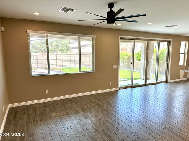 2930 E Sunland Avenue, Phoenix, AZ 85040