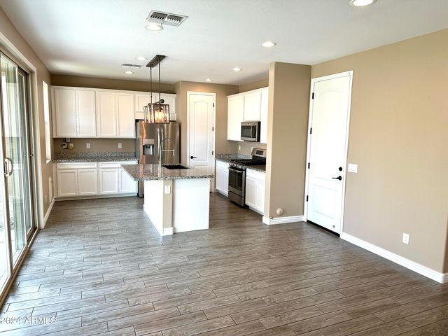 2930 E Sunland Avenue, Phoenix, AZ 85040