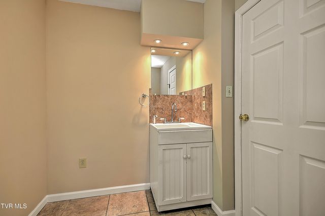 16008 Chantilly Way, Abingdon, VA 24210
