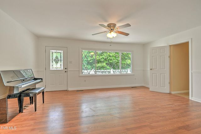16008 Chantilly Way, Abingdon, VA 24210