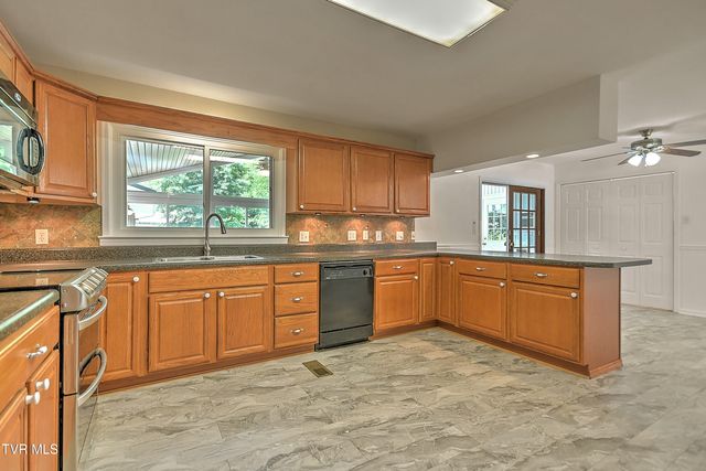 16008 Chantilly Way, Abingdon, VA 24210