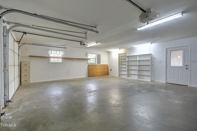 16008 Chantilly Way, Abingdon, VA 24210