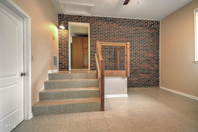 16008 Chantilly Way, Abingdon, VA 24210