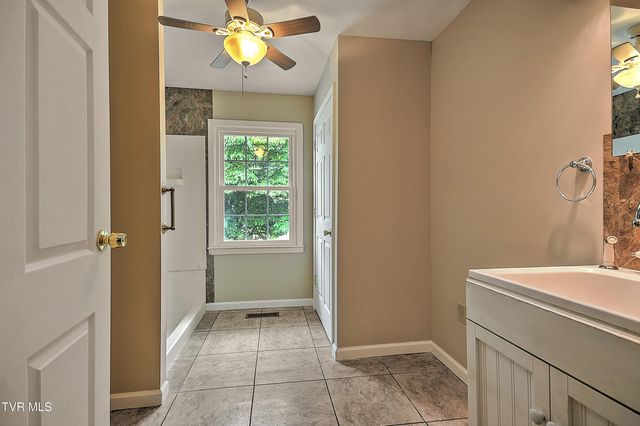 16008 Chantilly Way, Abingdon, VA 24210