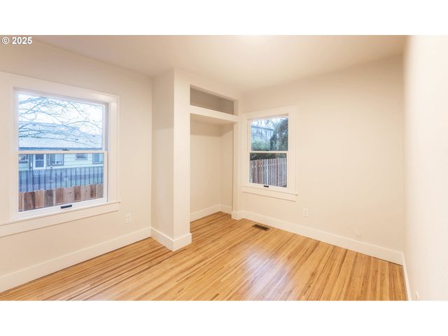 1006 Ne 72ND Ave, Portland, OR 97213