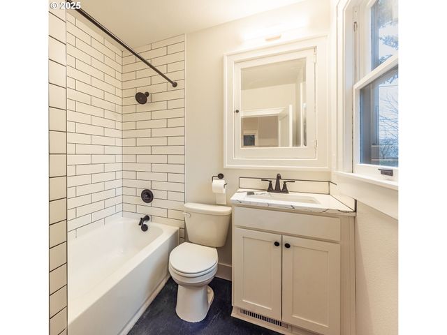 1006 Ne 72ND Ave, Portland, OR 97213