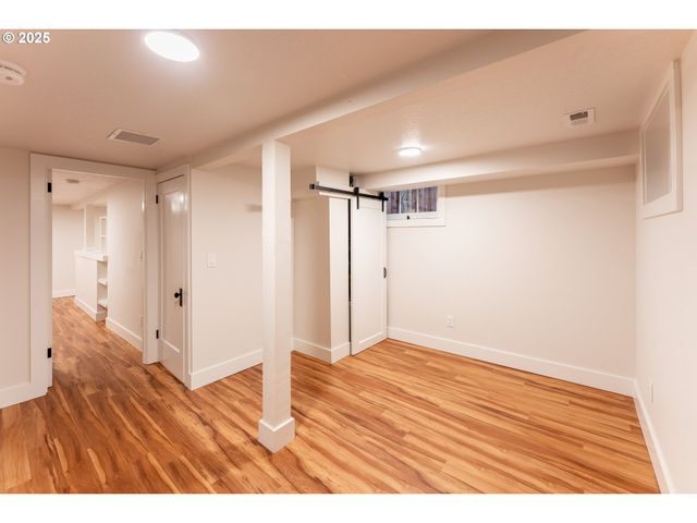 1006 Ne 72ND Ave, Portland, OR 97213