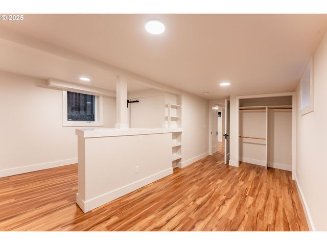 1006 Ne 72ND Ave, Portland, OR 97213