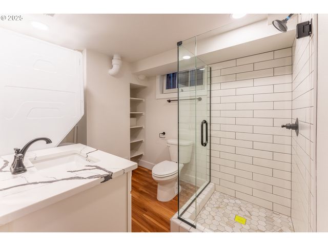 1006 Ne 72ND Ave, Portland, OR 97213