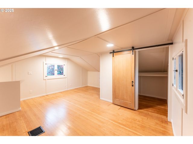 1006 Ne 72ND Ave, Portland, OR 97213