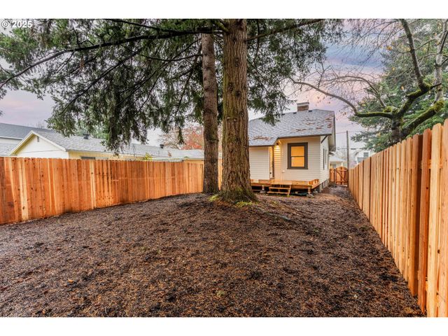 1006 Ne 72ND Ave, Portland, OR 97213