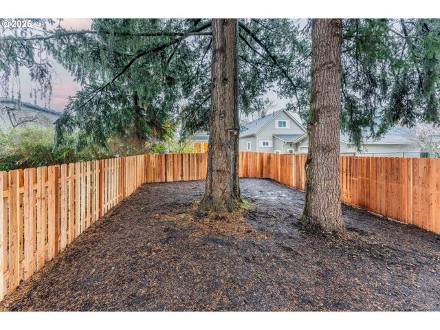 1006 Ne 72ND Ave, Portland, OR 97213