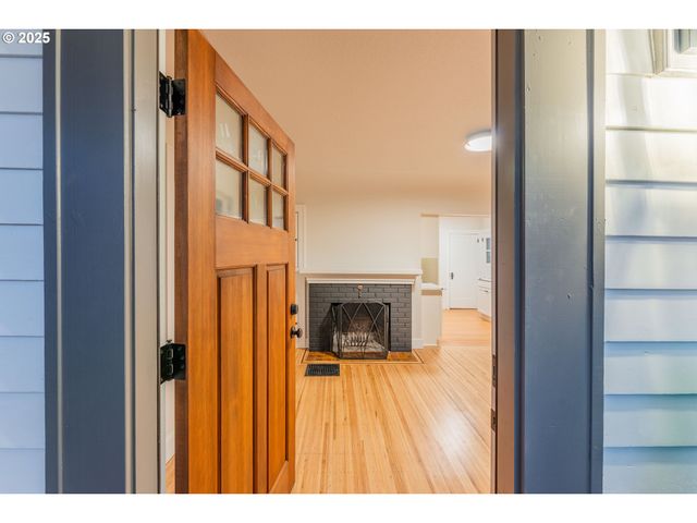 1006 Ne 72ND Ave, Portland, OR 97213