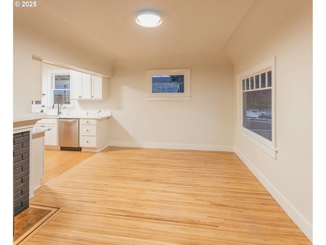 1006 Ne 72ND Ave, Portland, OR 97213