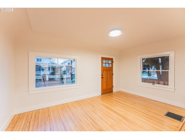 1006 Ne 72ND Ave, Portland, OR 97213