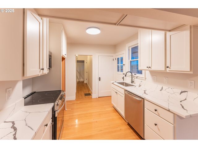 1006 Ne 72ND Ave, Portland, OR 97213