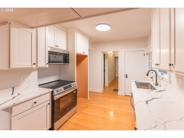 1006 Ne 72ND Ave, Portland, OR 97213