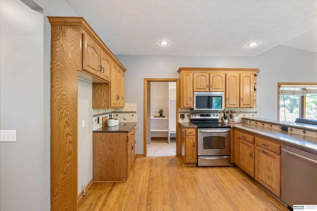 15105 Boyd Street, Omaha, NE 68116
