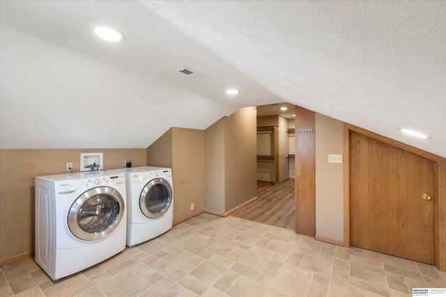 15105 Boyd Street, Omaha, NE 68116