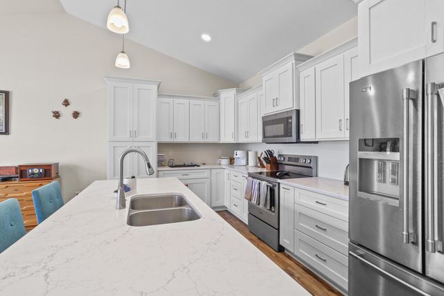 243 Auseon Court, Hillsdale, MI 49242