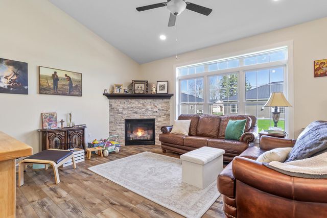 243 Auseon Court, Hillsdale, MI 49242