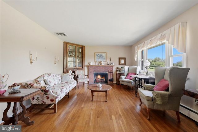 19303 GLEEDSVILLE RD, Leesburg, VA 20175