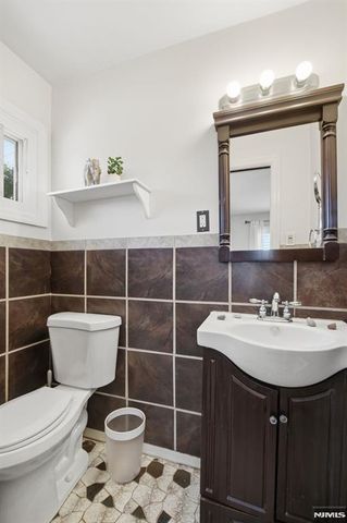 21 Morley Lane, Bloomfield, NJ 07003