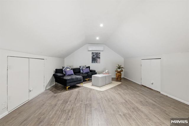 21 Morley Lane, Bloomfield, NJ 07003