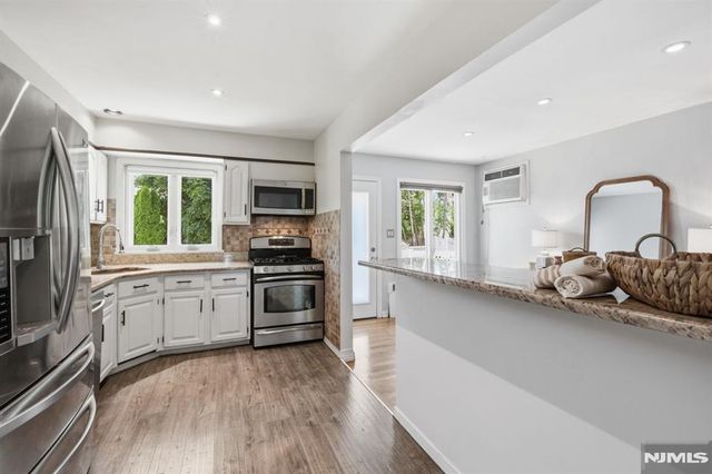 21 Morley Lane, Bloomfield, NJ 07003