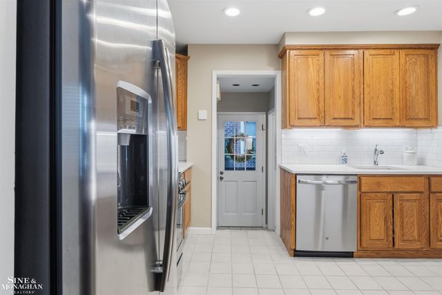 19277 Raymond Street, Grosse Pointe Woods, MI 48236