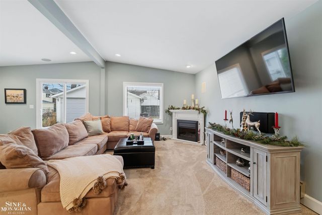 19277 Raymond Street, Grosse Pointe Woods, MI 48236