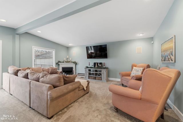 19277 Raymond Street, Grosse Pointe Woods, MI 48236