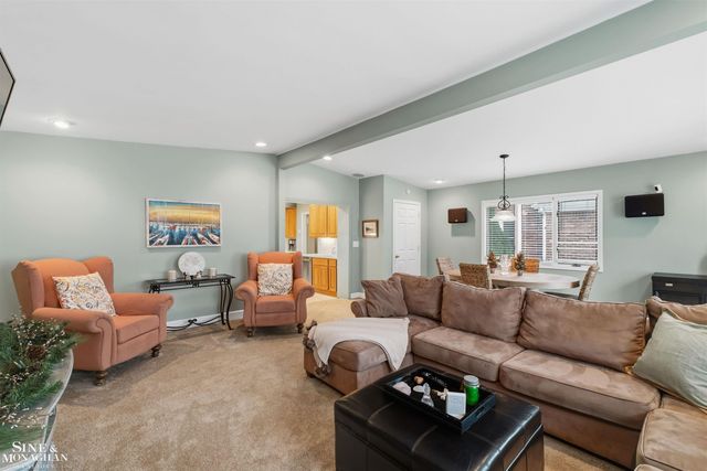 19277 Raymond Street, Grosse Pointe Woods, MI 48236