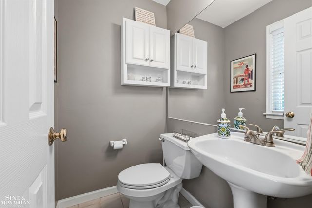 19277 Raymond Street, Grosse Pointe Woods, MI 48236