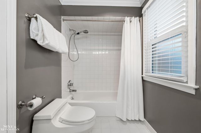 19277 Raymond Street, Grosse Pointe Woods, MI 48236